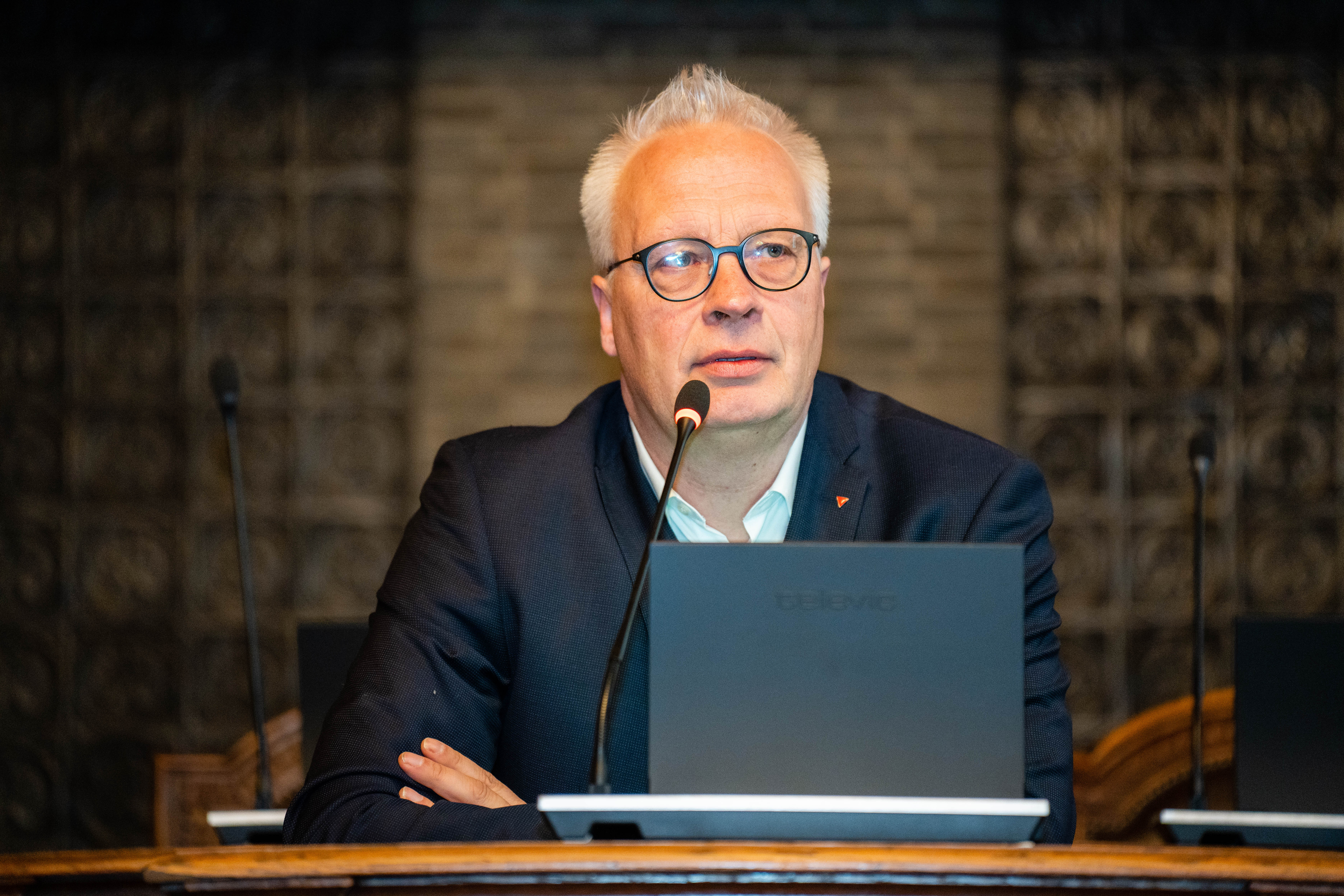 PVDA eist onmiddellijke verwijdering Israëlische vlag van stadhuis