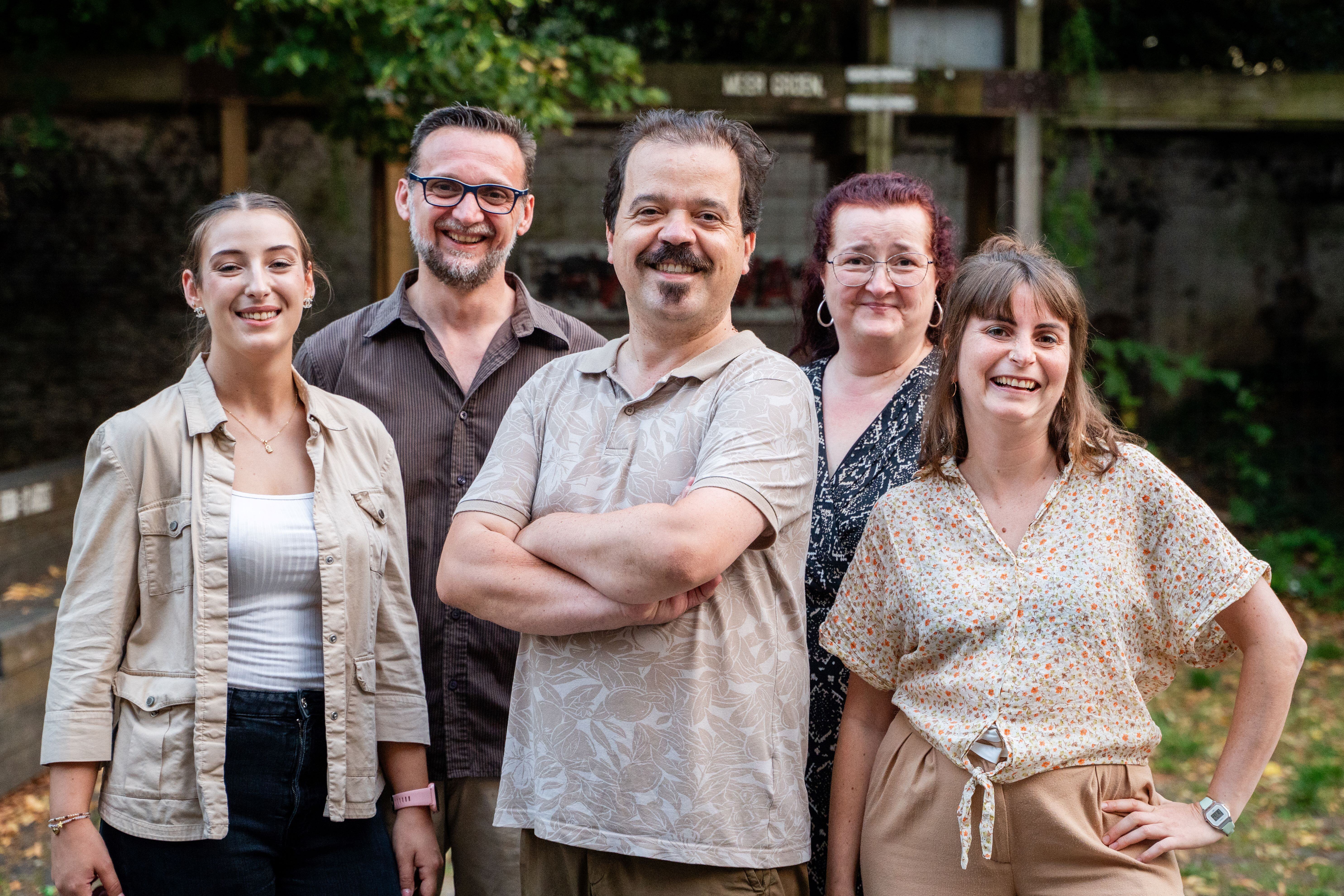 Van links naar rechts: Chanti De Vos, Mike De Herdt, Tristan Faes, Annick Hertsens en Mara De Belder.