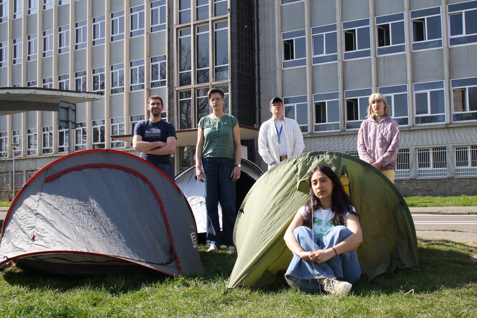PVDA slaat tenten op tegen sluiting daklozenopvang