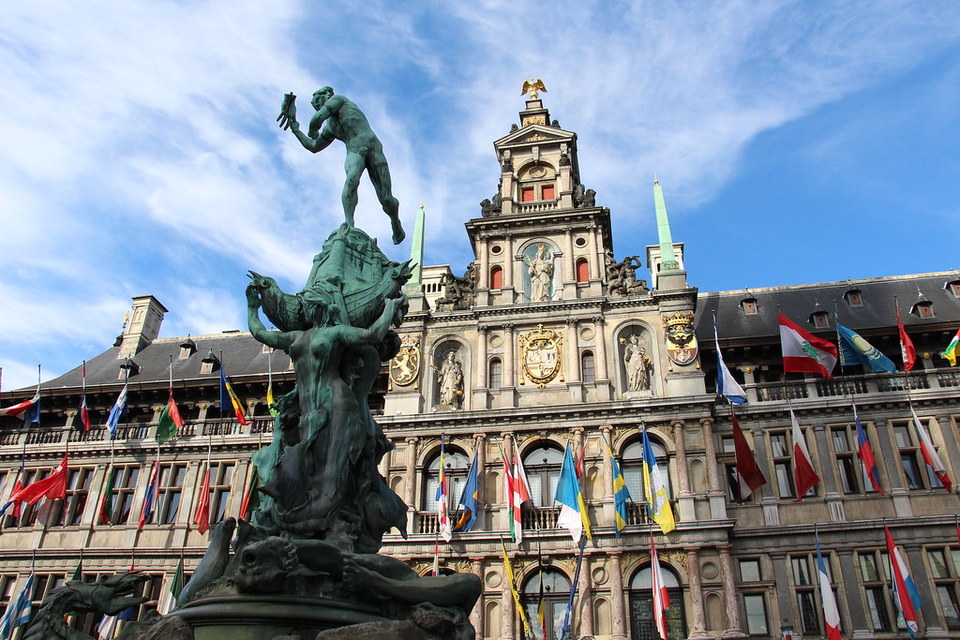 De Antwerpenaar gaat de besparingen en de belastingverhogingen wél voelen